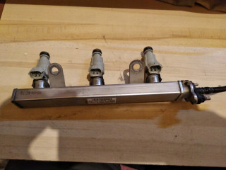 Vstřikovací lišta  35350-04000  Hyundai       pro benzínový motor