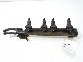 Топливная рампа форсунки golf iv 1.6b 037906031aa -