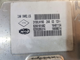 Блок управления двигателем renault clio ii 1.2b 8200285314  8200285314, 8200181482 D47B712 Magneti Marelli 