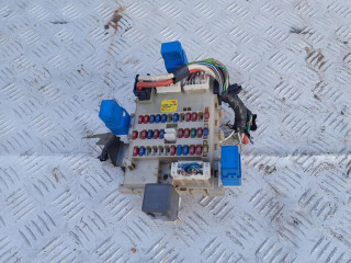 Almera tino n16 00-6 блок предохранителей 1013001 243504U100, Nissan