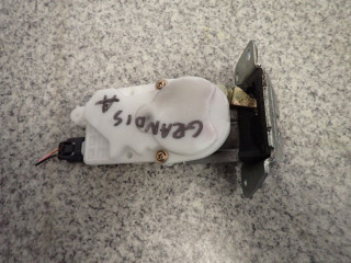 MITSUBISHI GRANDIS ZAMEK ЗАСЛОНКИ BAGAŻNIKA ЗАДН.