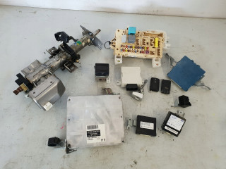 Corolla verso ii 04-09r 2.0 d4d блок управления комплект  89661-0F010  Denso 