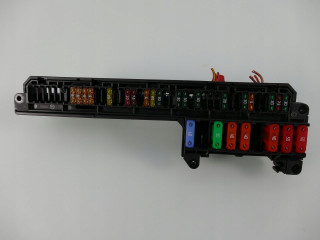 Pojistková skříňka BMW E60 LIFT E61 N47 6957330 OBUDOWY, BEZPIECZNIKI