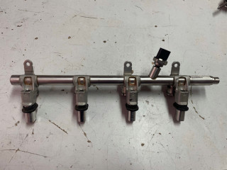 Vstřikovací lišta 04893628AC Alfa Romeo pro benzínový motor