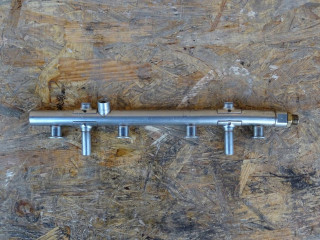 Vstřikovací lišta 06K133317AB 06K133317AB Volkswagen pro benzínový motor