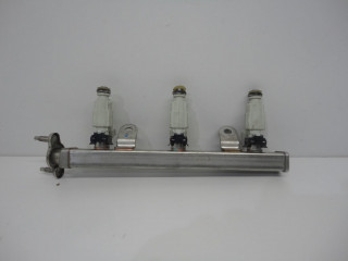 Vstřikovací lišta 35350-04900 Kia pro benzínový motor