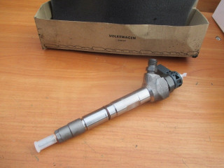 Vstřikovač  0445110471, 04L130277AE  Bosch      Diesel