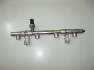 Vstřikovací lišta  06L133317M  Audi       pro benzínový motor