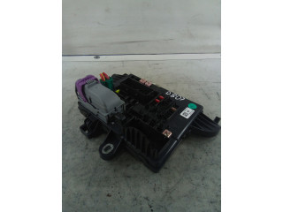 D807 блок предохранителей insignia 13277321 Opel