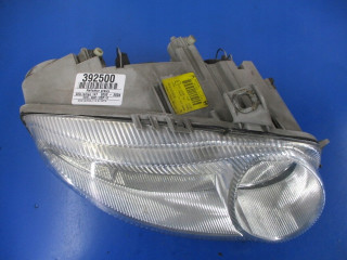 Alfa romeo 147 i reflektor правое lampa