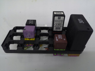 Pojistková skříňka AUDI A8 D2 3.7