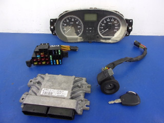 Logan 1.4 комплект start замок зажигания блок управления 8200326380 8200483732, Dacia