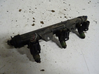 Fabia i 1.2 12v топливная рампа форсунки 03e133320  03E133320, -03E133320  Skoda    