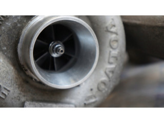 VOLVO C30 C70 V50 S80 V70 Turbodmychadlo 2.4 D5 31219697 Garrett