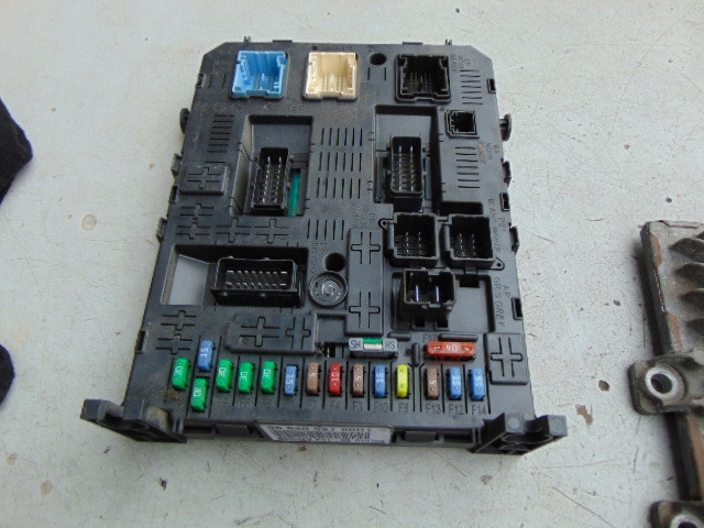 Модуль управления bsi  fiat scudo citroen jumpy  966405878001 966405878001       