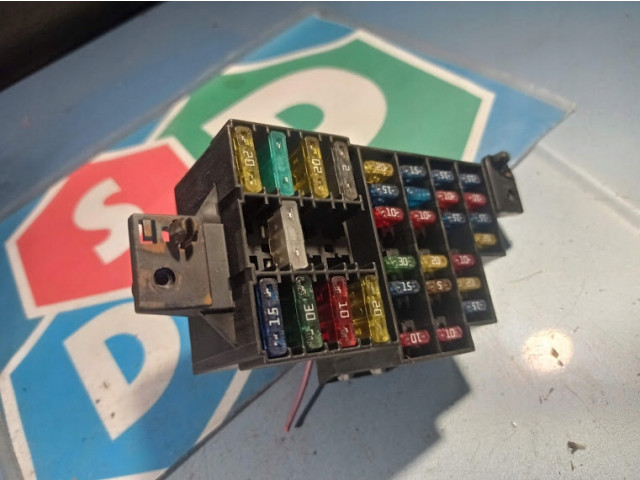 Блок предохранителей renault clio ii 7703297597