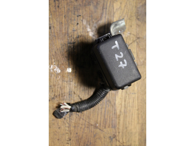 Pojistková skříňka T27 2.0 D4D AVENSIS Toyota