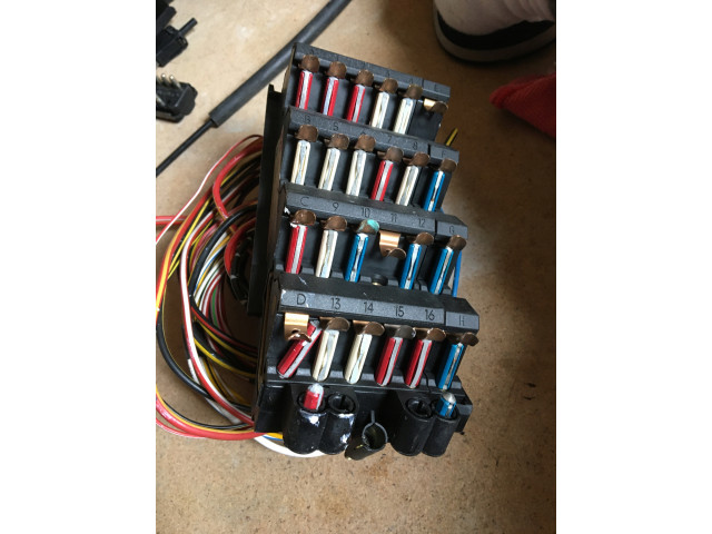 Pojistková skříňka SL500 R129 1244402106 Mercedes-Benz