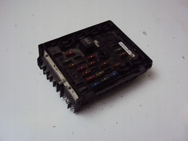 Pojistková skříňka   VW  B7 AUDI Q3  3C0937125A     