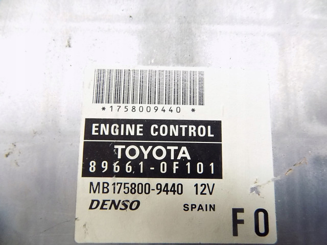 Блок управления двигателем - toyota corolla verso ii 2.2 d4d  89661-0F101, 896610F101 175800-9440   