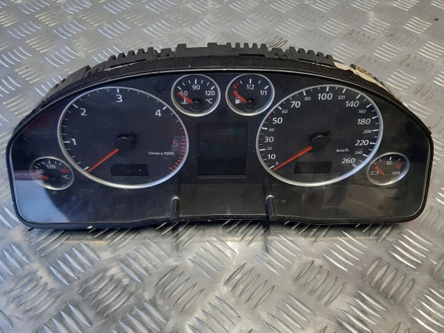 Přístrojová deska Audi 4B0920933G, LICZNIK