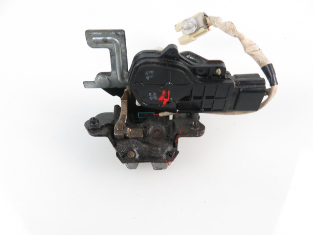 Zámek zadních dveří M824604 Lexus