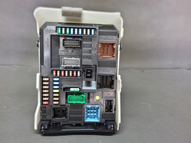 Peugeot 2008 блок предохранителей модуль bsi 9807532080  9807532080, 2014-05-09        