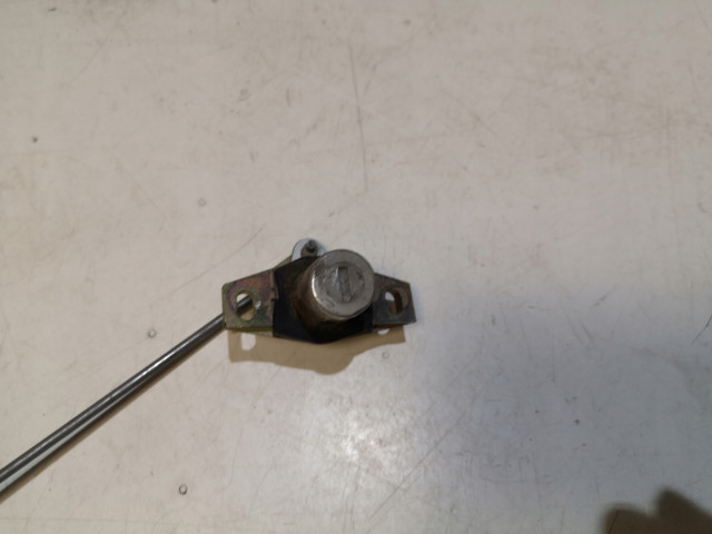 Zámek zadních dveří Subaru