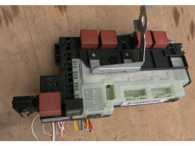 Pojistková skříňka Clio II 1998 1.2 3d BMT N2 7700411319C Renault