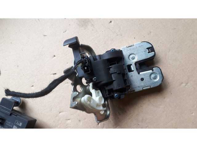 A5 8T ZAMEK ЗАСЛОНКИ BAGAŻNIKA SPORTBACK 8K9827505 8K9827505, 175.450K Audi