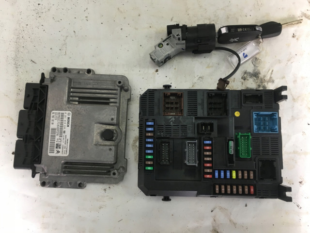 Блок управления модуль управления bsi комплект peugeot 208 1.6 ehdi  9678355980, 9678818280 9678355980 Bosch 