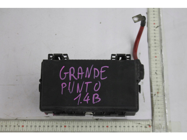 Блок предохранителей 51736451 grande punto 05-09 51736451, 350A1000 Fiat