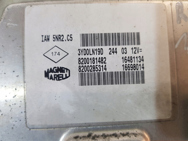 Блок управления двигателем renault clio ii 1.2b 8200285314  8200285314, 8200181482 D47B712 Magneti Marelli 