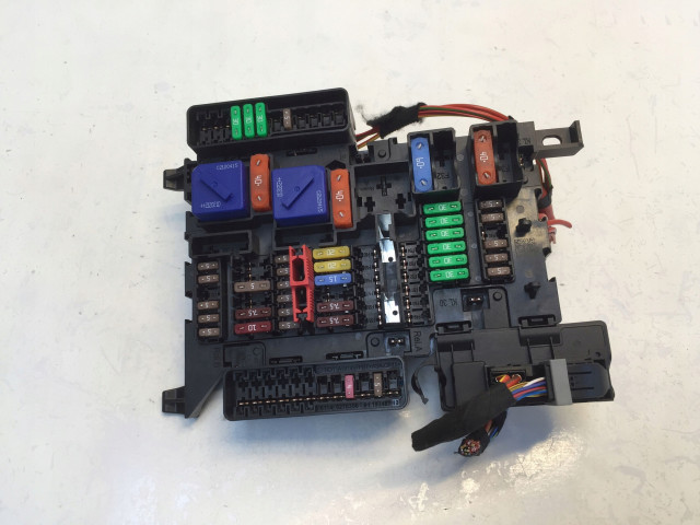 Pojistková skříňka BMW 2 F44 1.5 B38A15M1, 9270355 7952061
