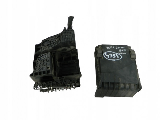 Pojistková skříňka 2.0 tdi VW Jetta Volkswagen