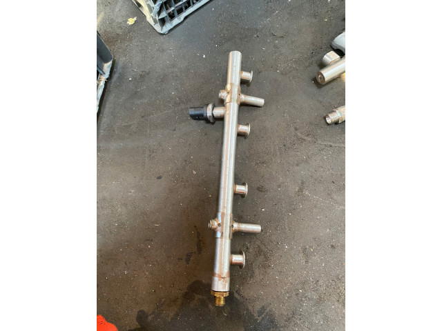 Vstřikovací lišta  06K133317G  Volkswagen       pro benzínový motor