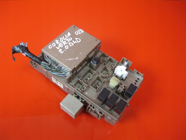 Corolla verso e12 i 2.0 d4d блок предохранителей  82641-13040  Toyota      