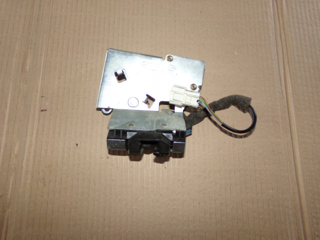 ZAMEK ЗАСЛОНКИ ЗАДН. TYLNY JAGUAR X-TYPE