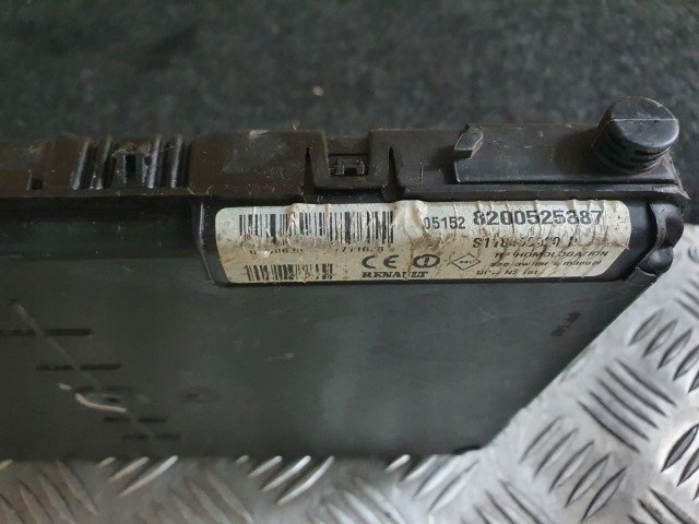 Блок предохранителей модуль bsi renault scenic ii 8200525387