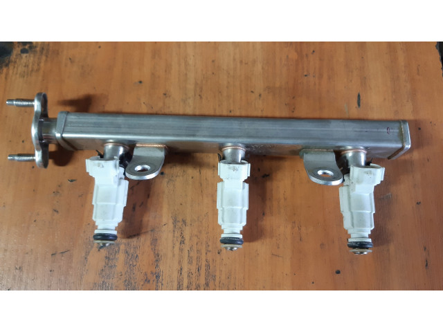 Vstřikovací lišta 35350-04900 Kia pro benzínový motor