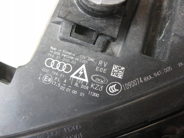 Přední světlo 8XA941005 Audi