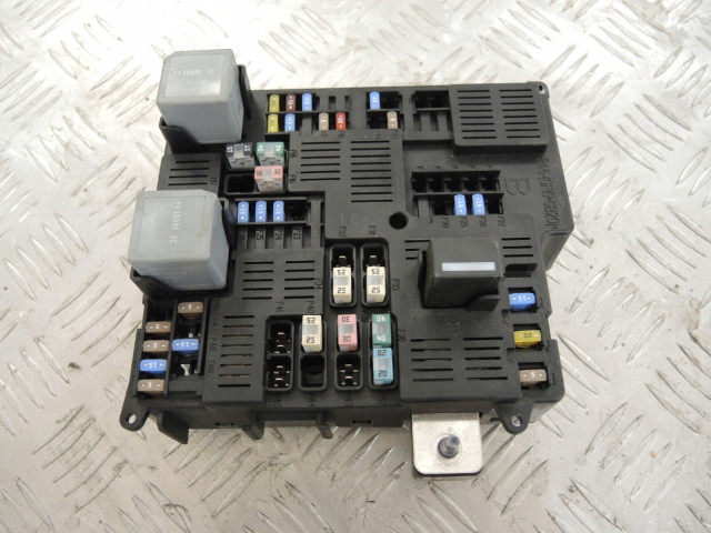 Pojistková skříňka S90 V90 XC90 XC60 16- 31473771 Volvo