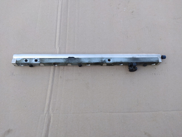 Топливная рампа volvo v50 s40 ii c30 c70 2.5 t5        