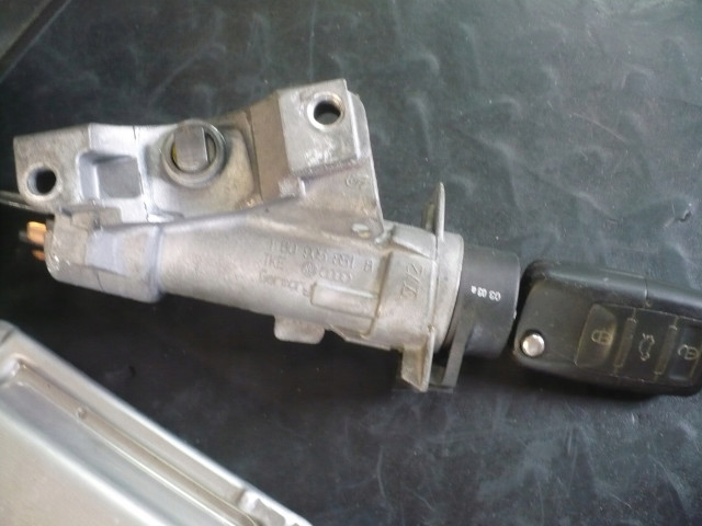 Комплект блоков управления vw passat b5 2.5tdi   8E0907401J  Bosch 