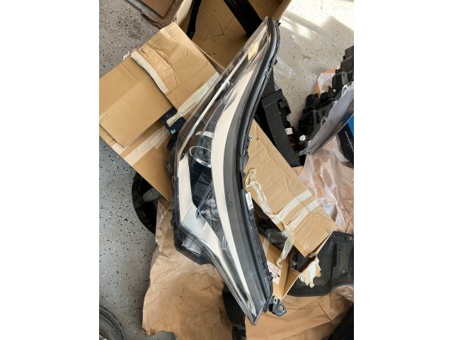 Přední světlo 81110-F4031-00 81110-F4031-00 Toyota