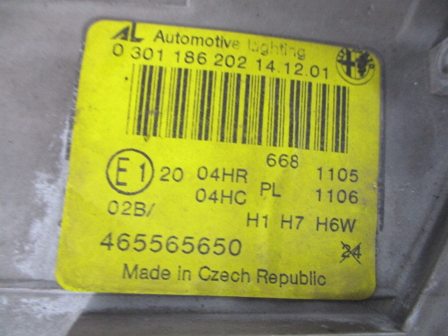 Alfa romeo 147 i reflektor правое lampa