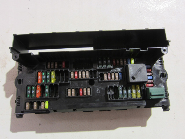 Bmw x3 f25 блок предохранителей  9210863  61149259467, 61149315150 61149259467       