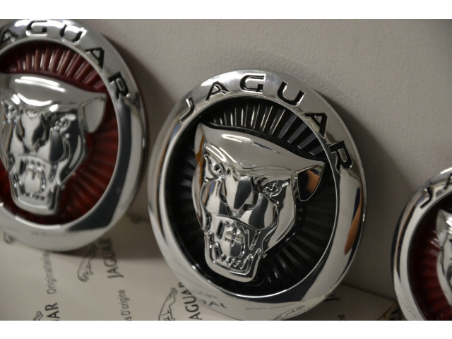 emblemat znaczek grilla Jaguar f pac XE XJ x351 XF VTECH T2R6934