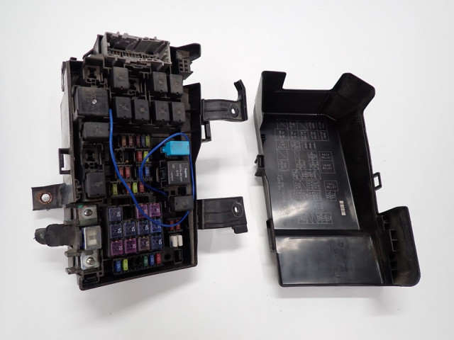 Pojistková skříňka    MAZDA6 6 GG 07R       