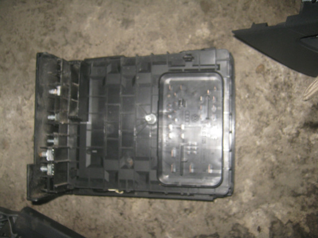 Pojistková skříňka VW Jetta 1,6 b 05 r Volkswagen